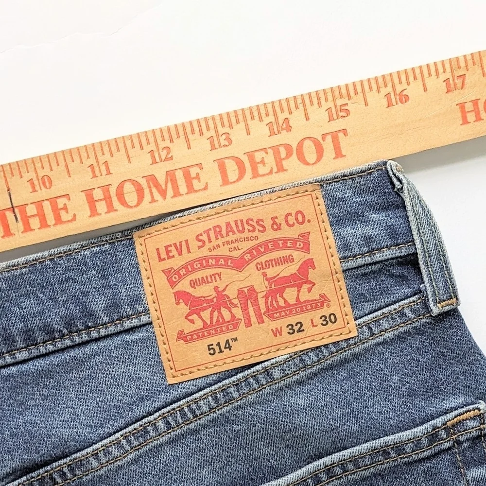 Levi's 514 Timeless Medium Wash Classic Straight-Fit Jeans